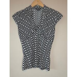 Y2K XOXO black and white zigzag top with ring detail